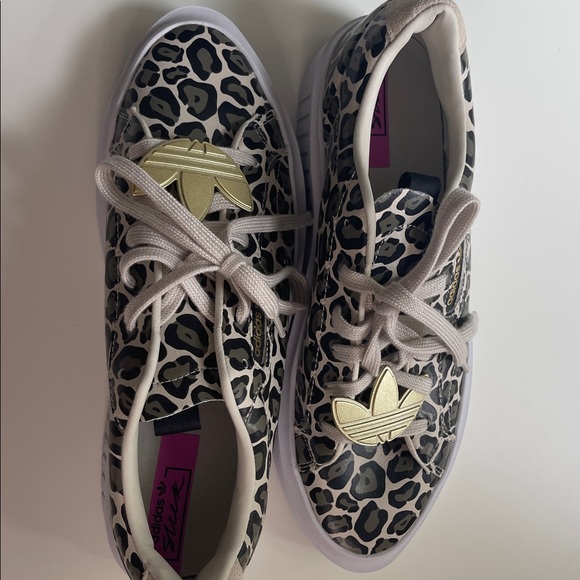 Adidas Leopard Pattern Sneakers with Gold Details - Picture 4 of 7